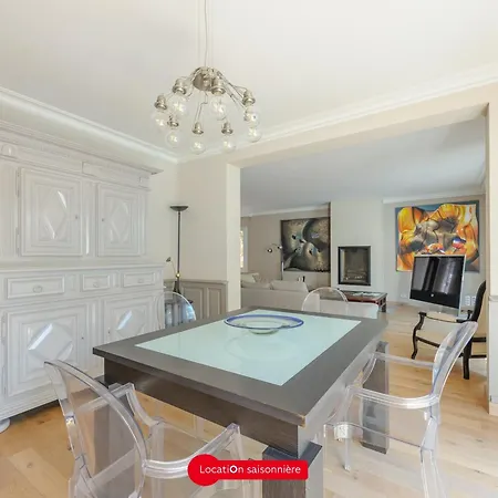 Vakantiehuis Grande Maison 5 Avec Piscine A Lagord, Cap. 10 Pers - Fr-1-535-60