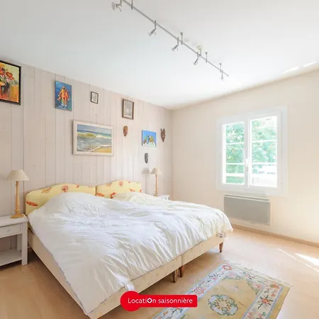 Ferienhaus Grande Maison 5 Avec Piscine A Lagord, Cap. 10 Pers - Fr-1-535-60 *